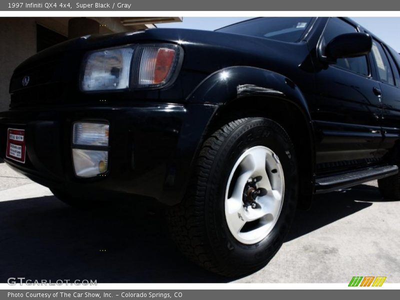 Super Black / Gray 1997 Infiniti QX4 4x4