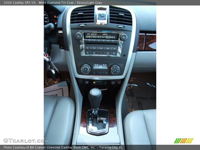 White Diamond Tri-Coat / Ebony/Light Gray 2009 Cadillac SRX V6