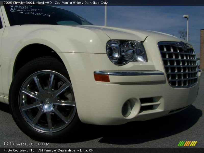 Cool Vanilla White / Dark Slate Gray 2008 Chrysler 300 Limited AWD