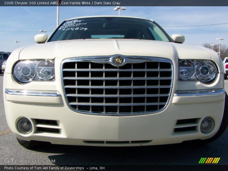 Cool Vanilla White / Dark Slate Gray 2008 Chrysler 300 Limited AWD