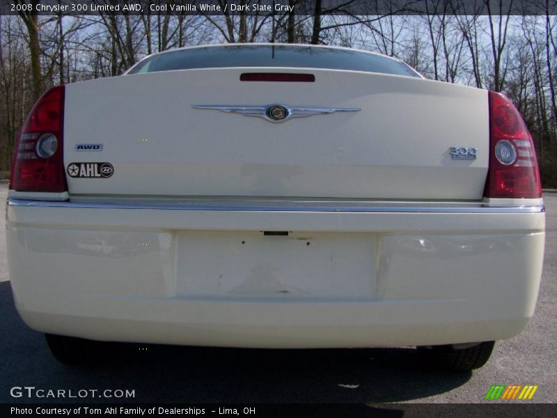 Cool Vanilla White / Dark Slate Gray 2008 Chrysler 300 Limited AWD