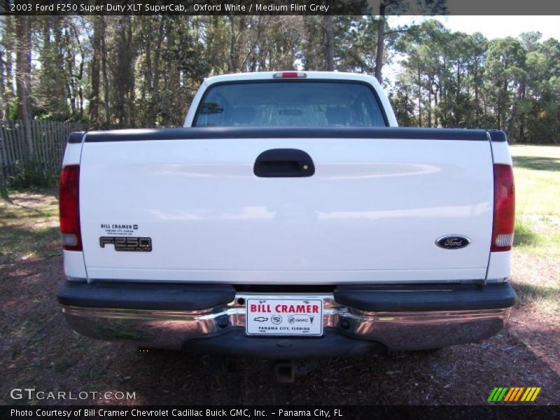 Oxford White / Medium Flint Grey 2003 Ford F250 Super Duty XLT SuperCab