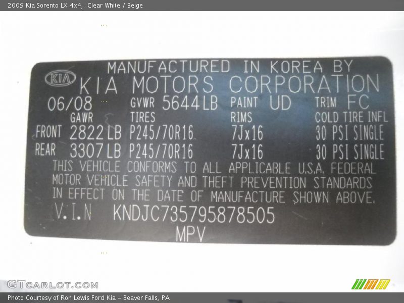Clear White / Beige 2009 Kia Sorento LX 4x4