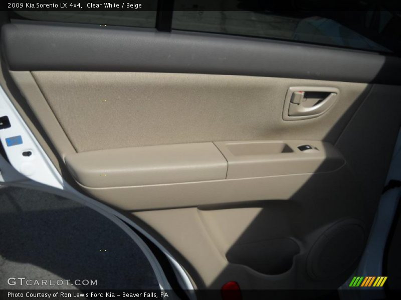 Clear White / Beige 2009 Kia Sorento LX 4x4