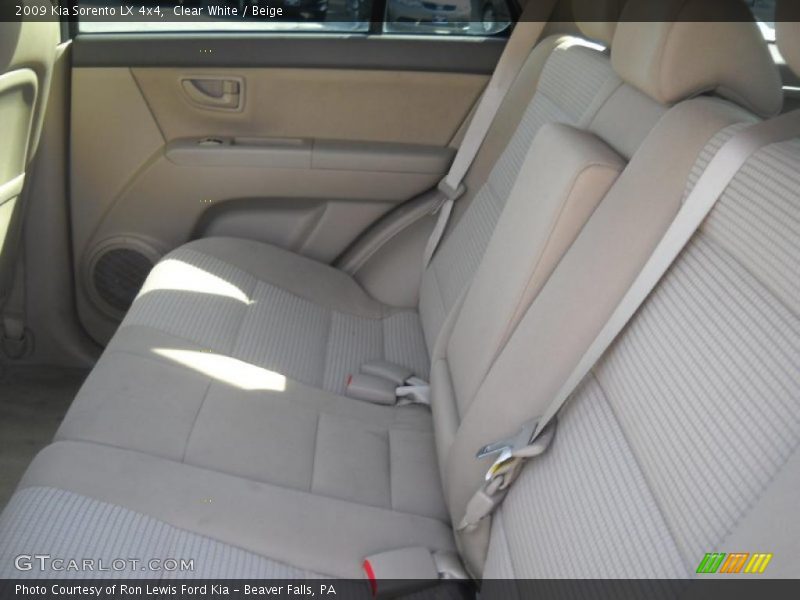 Clear White / Beige 2009 Kia Sorento LX 4x4