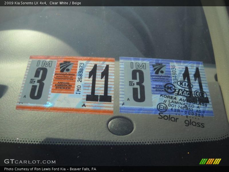 Clear White / Beige 2009 Kia Sorento LX 4x4