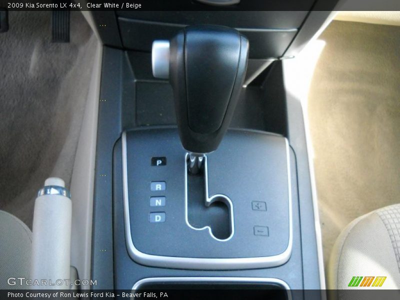 Clear White / Beige 2009 Kia Sorento LX 4x4