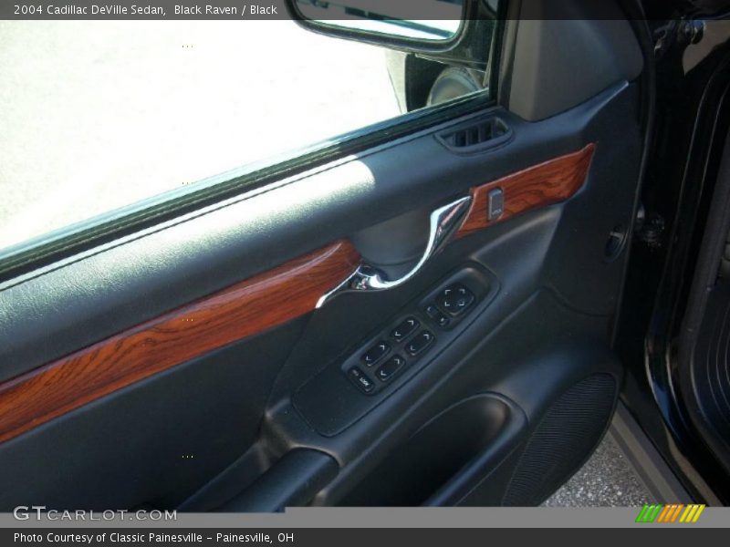 Black Raven / Black 2004 Cadillac DeVille Sedan