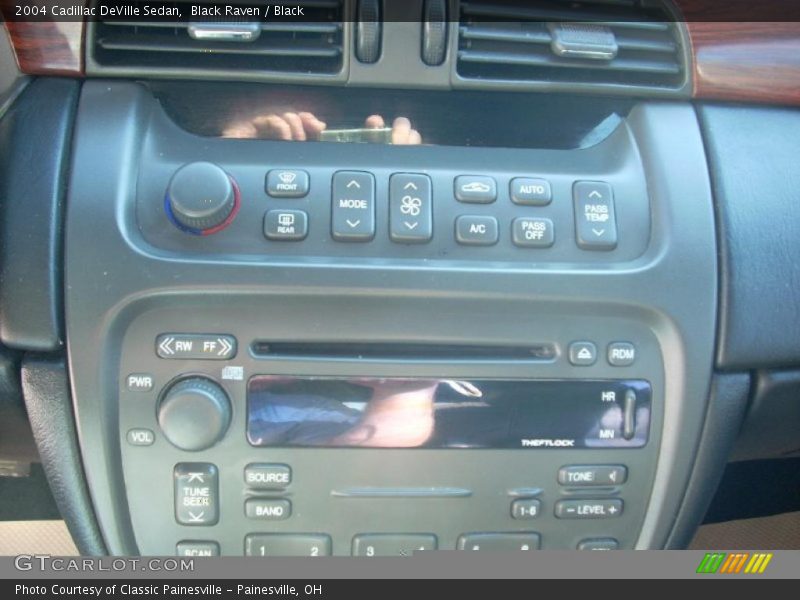 Black Raven / Black 2004 Cadillac DeVille Sedan