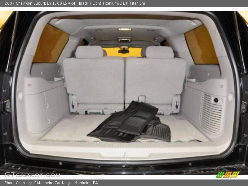 Black / Light Titanium/Dark Titanium 2007 Chevrolet Suburban 1500 LS 4x4