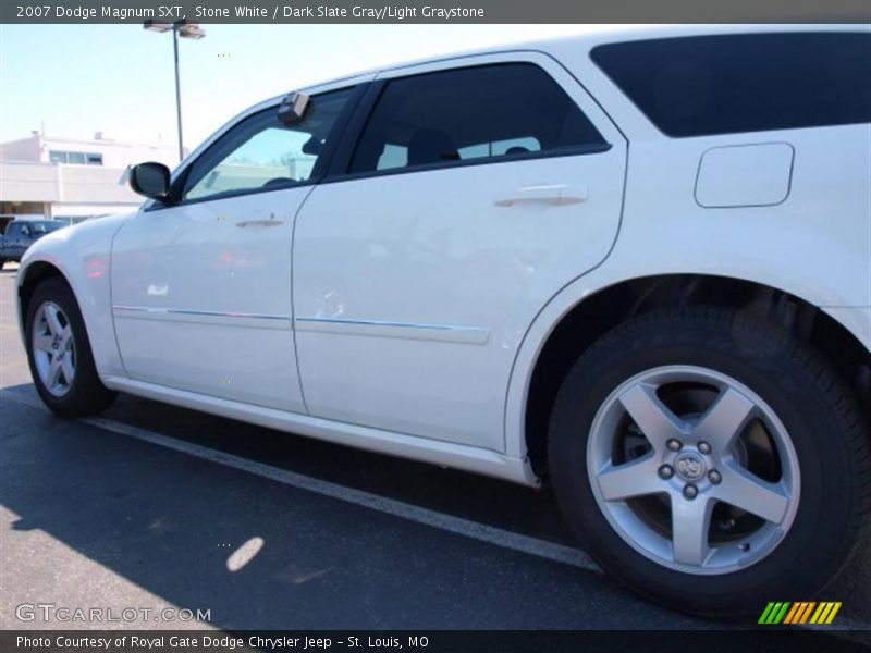 Stone White / Dark Slate Gray/Light Graystone 2007 Dodge Magnum SXT