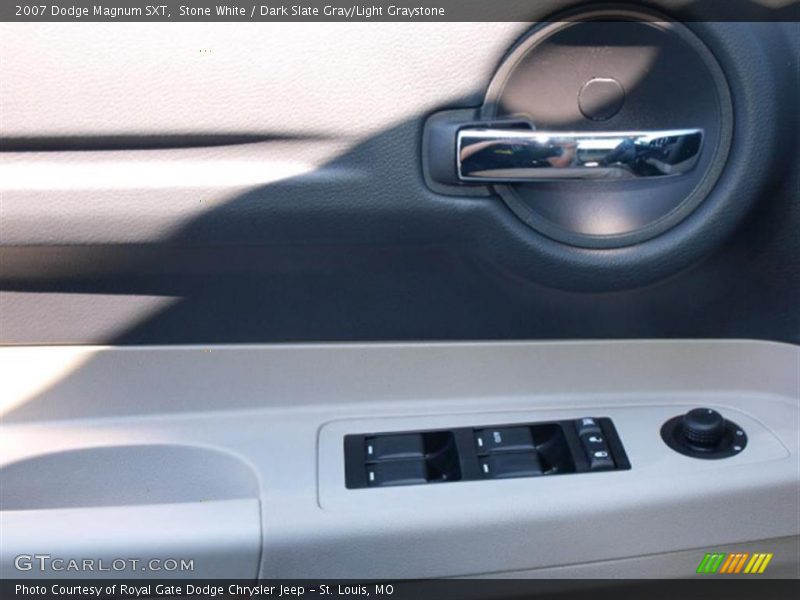 Stone White / Dark Slate Gray/Light Graystone 2007 Dodge Magnum SXT