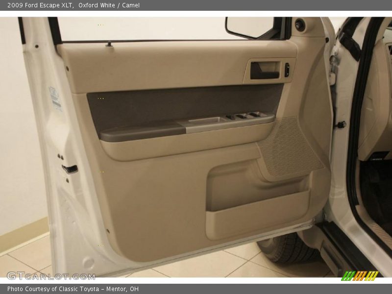 Oxford White / Camel 2009 Ford Escape XLT
