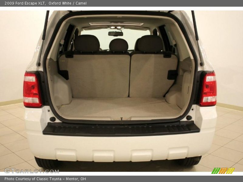 Oxford White / Camel 2009 Ford Escape XLT
