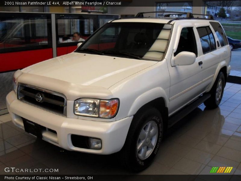 Aspen White Pearlglow / Charcoal 2001 Nissan Pathfinder LE 4x4