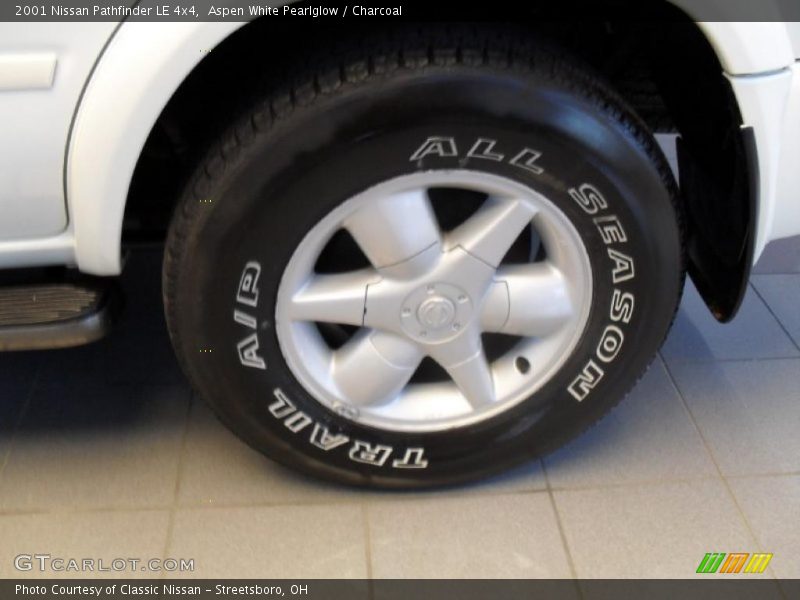 Aspen White Pearlglow / Charcoal 2001 Nissan Pathfinder LE 4x4