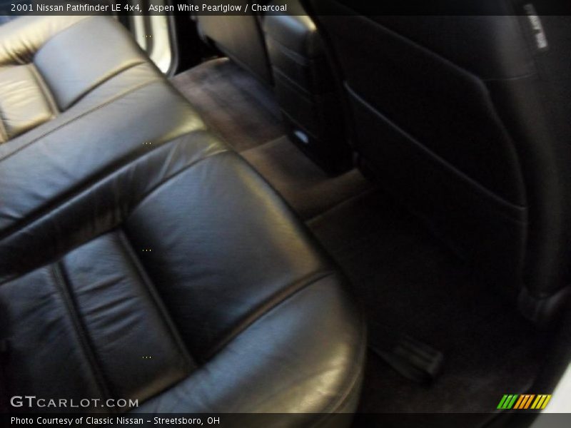Aspen White Pearlglow / Charcoal 2001 Nissan Pathfinder LE 4x4