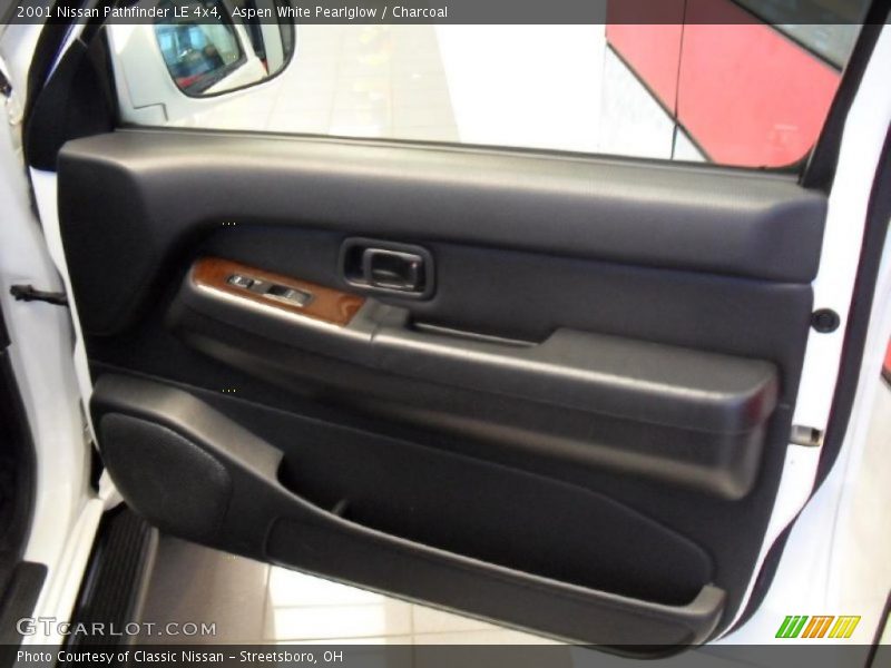 Aspen White Pearlglow / Charcoal 2001 Nissan Pathfinder LE 4x4