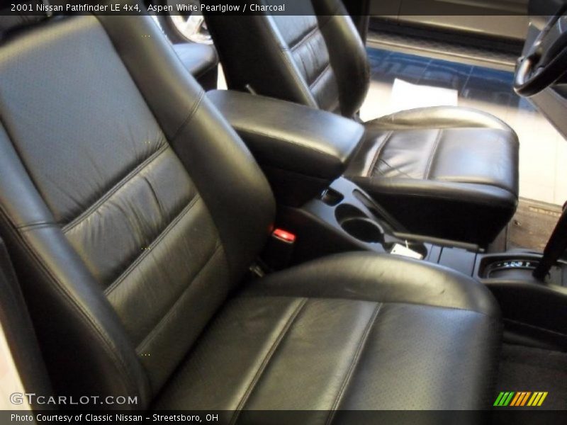 Aspen White Pearlglow / Charcoal 2001 Nissan Pathfinder LE 4x4