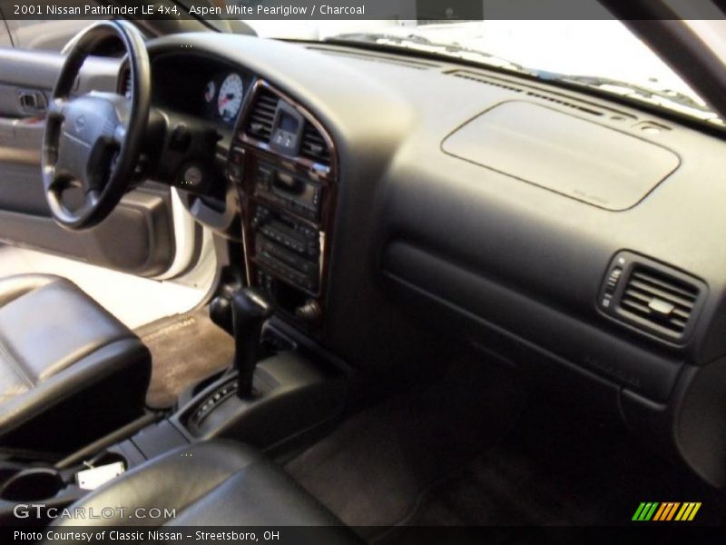 Aspen White Pearlglow / Charcoal 2001 Nissan Pathfinder LE 4x4