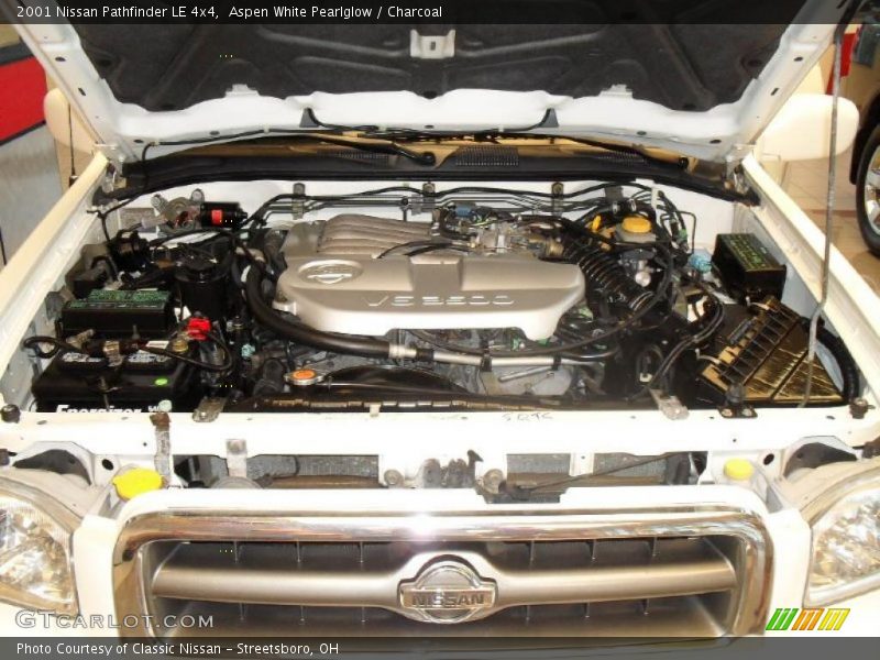 Aspen White Pearlglow / Charcoal 2001 Nissan Pathfinder LE 4x4