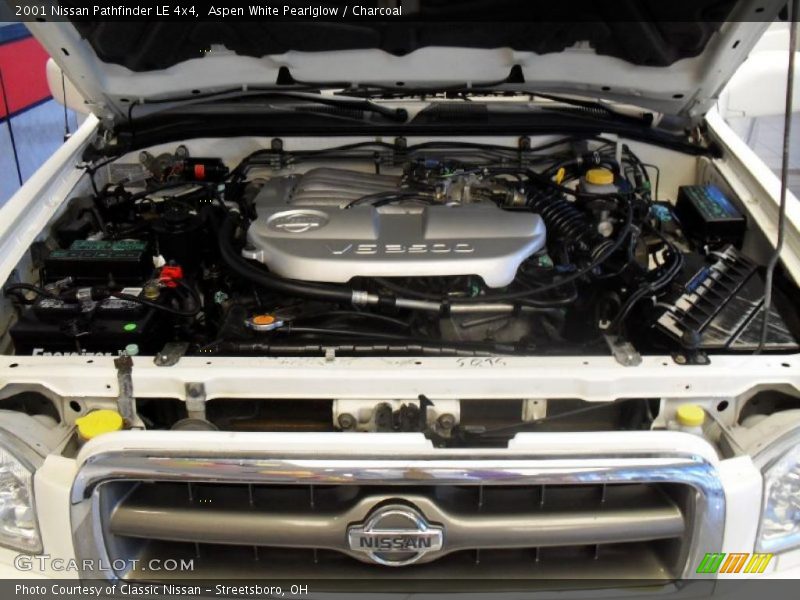 Aspen White Pearlglow / Charcoal 2001 Nissan Pathfinder LE 4x4