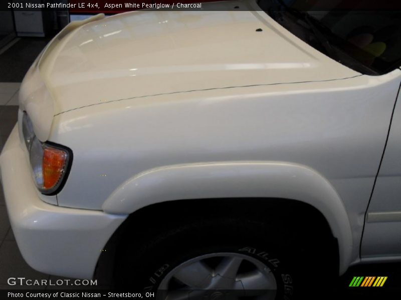 Aspen White Pearlglow / Charcoal 2001 Nissan Pathfinder LE 4x4