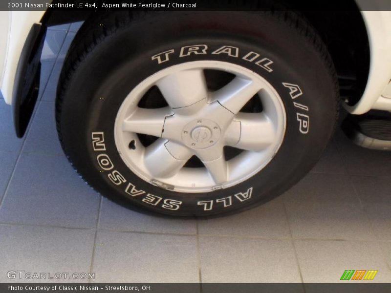 Aspen White Pearlglow / Charcoal 2001 Nissan Pathfinder LE 4x4