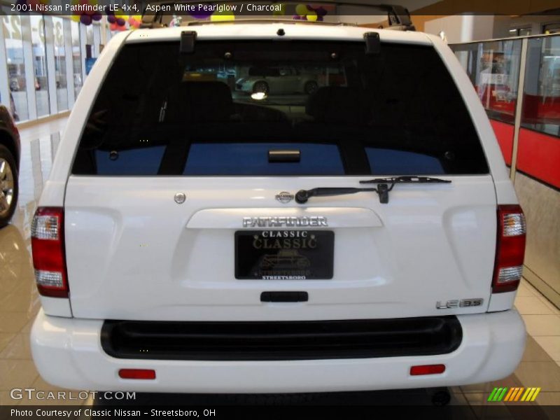 Aspen White Pearlglow / Charcoal 2001 Nissan Pathfinder LE 4x4