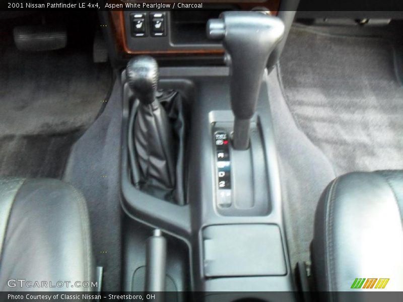 Aspen White Pearlglow / Charcoal 2001 Nissan Pathfinder LE 4x4