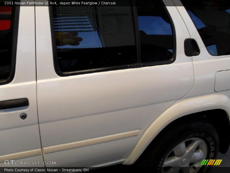 Aspen White Pearlglow / Charcoal 2001 Nissan Pathfinder LE 4x4