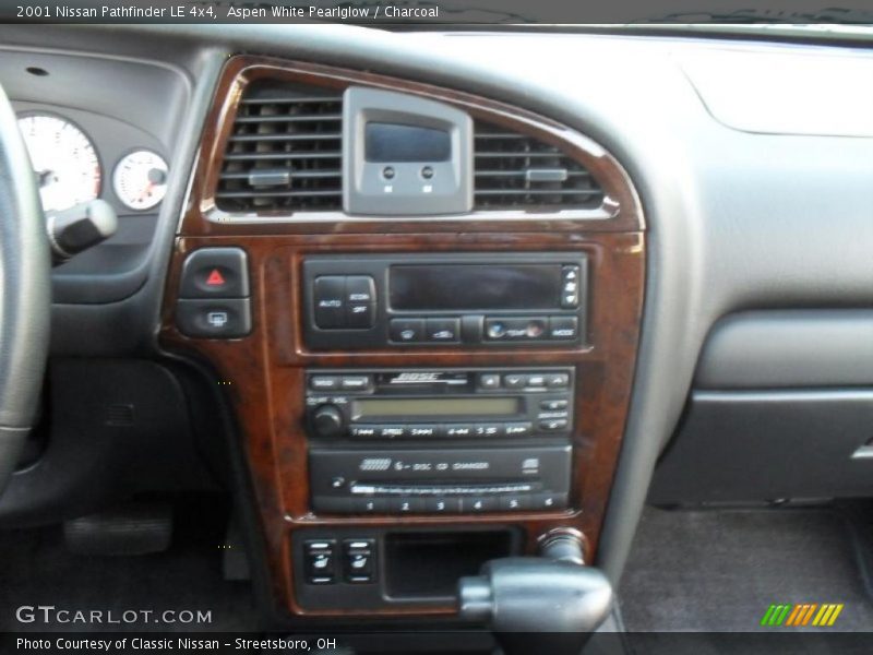 Aspen White Pearlglow / Charcoal 2001 Nissan Pathfinder LE 4x4