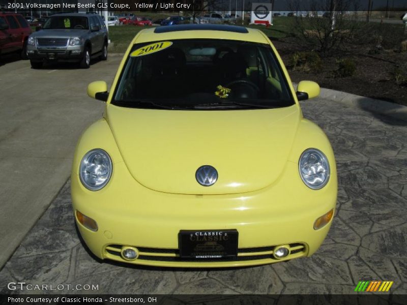 Yellow / Light Grey 2001 Volkswagen New Beetle GLS Coupe