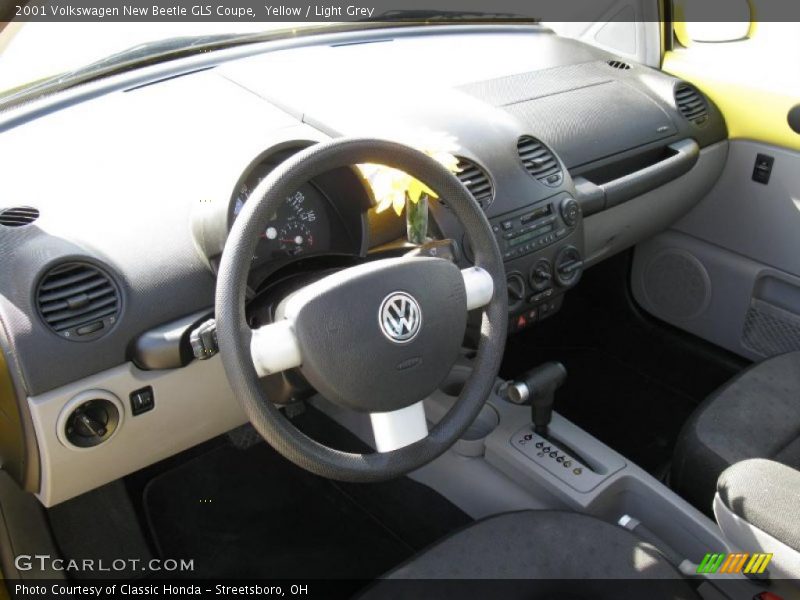 Yellow / Light Grey 2001 Volkswagen New Beetle GLS Coupe