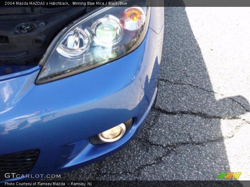 Winning Blue Mica / Black/Blue 2004 Mazda MAZDA3 s Hatchback
