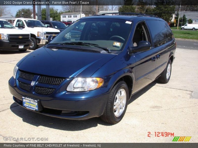 Patriot Blue Pearl / Taupe 2002 Dodge Grand Caravan eX