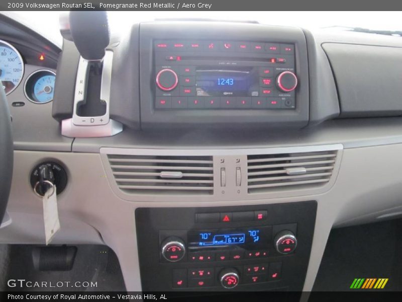 Pomegranate Red Metallic / Aero Grey 2009 Volkswagen Routan SEL