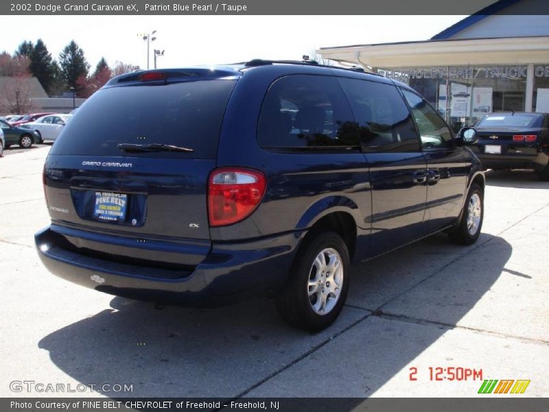 Patriot Blue Pearl / Taupe 2002 Dodge Grand Caravan eX