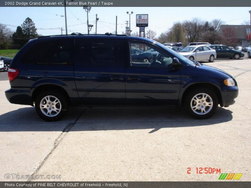 Patriot Blue Pearl / Taupe 2002 Dodge Grand Caravan eX