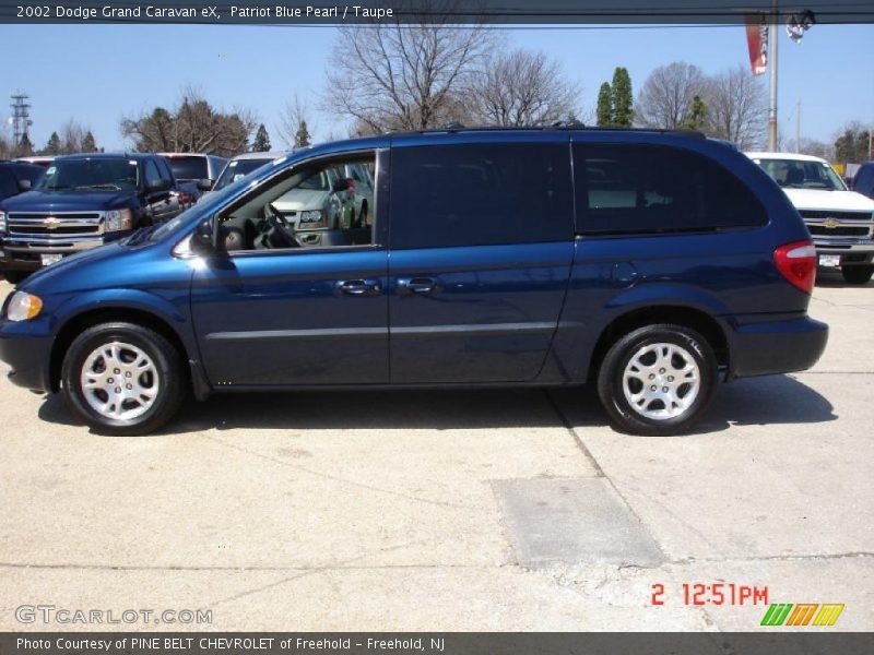 Patriot Blue Pearl / Taupe 2002 Dodge Grand Caravan eX