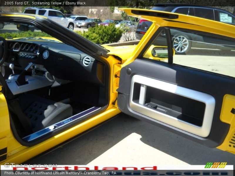 Screaming Yellow / Ebony Black 2005 Ford GT
