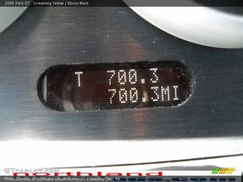 Screaming Yellow / Ebony Black 2005 Ford GT