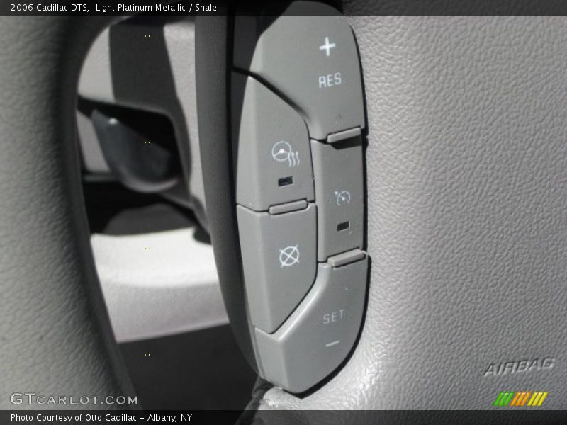 Light Platinum Metallic / Shale 2006 Cadillac DTS