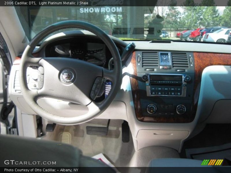 Light Platinum Metallic / Shale 2006 Cadillac DTS