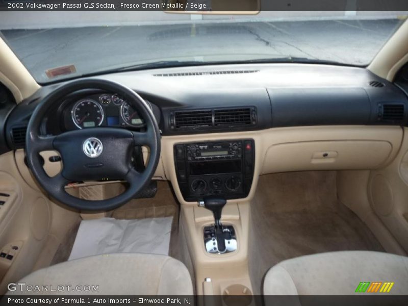 Fresco Green Metallic / Beige 2002 Volkswagen Passat GLS Sedan