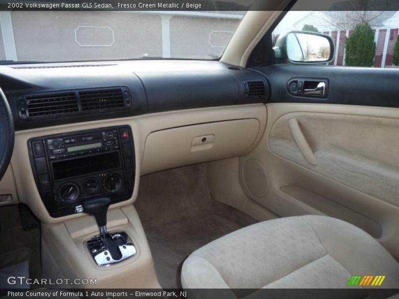 Fresco Green Metallic / Beige 2002 Volkswagen Passat GLS Sedan