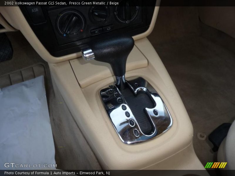 Fresco Green Metallic / Beige 2002 Volkswagen Passat GLS Sedan