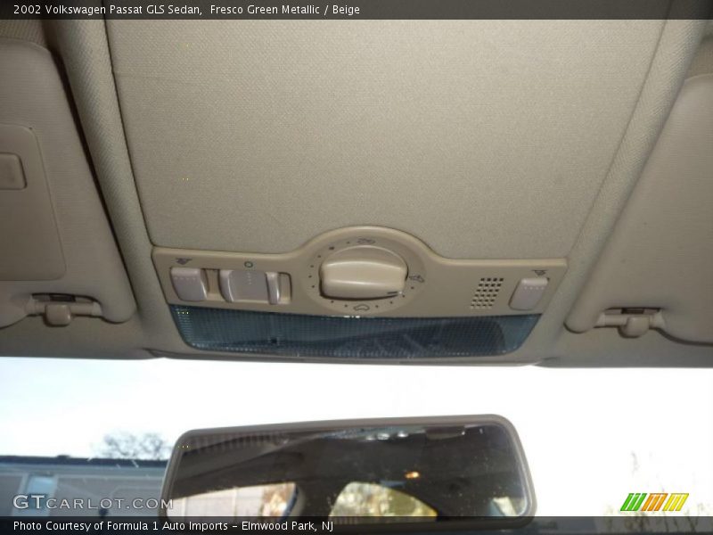 Fresco Green Metallic / Beige 2002 Volkswagen Passat GLS Sedan