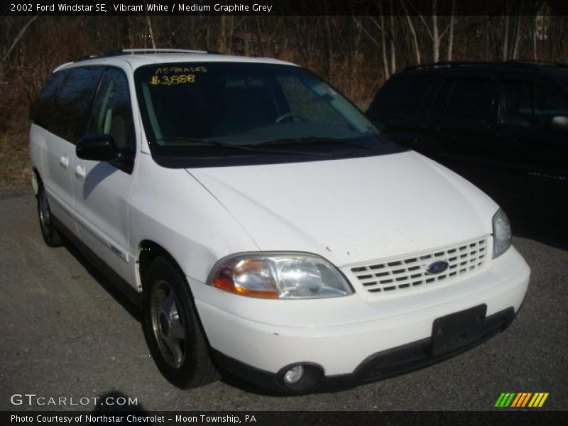 Vibrant White / Medium Graphite Grey 2002 Ford Windstar SE