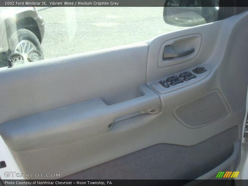 Vibrant White / Medium Graphite Grey 2002 Ford Windstar SE